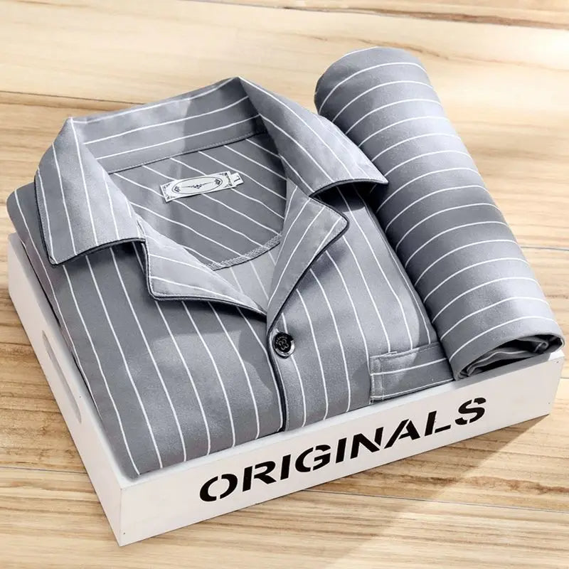 Pyjama set met overhemd en knoopsluiting