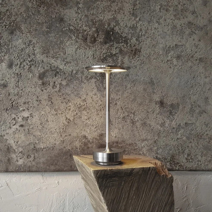 Elegante Tafellamp Voor Luxe Sfeer In Eetkamer En Kantoor Zilver