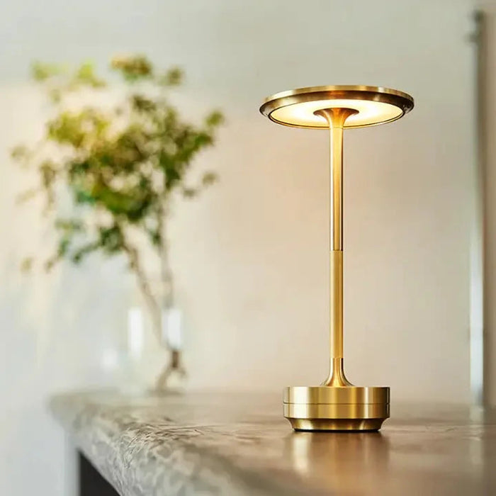 Elegante Tafellamp Voor Luxe Sfeer In Eetkamer En Kantoor