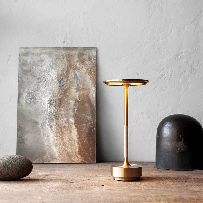 Elegante Tafellamp Voor Luxe Sfeer In Eetkamer En Kantoor