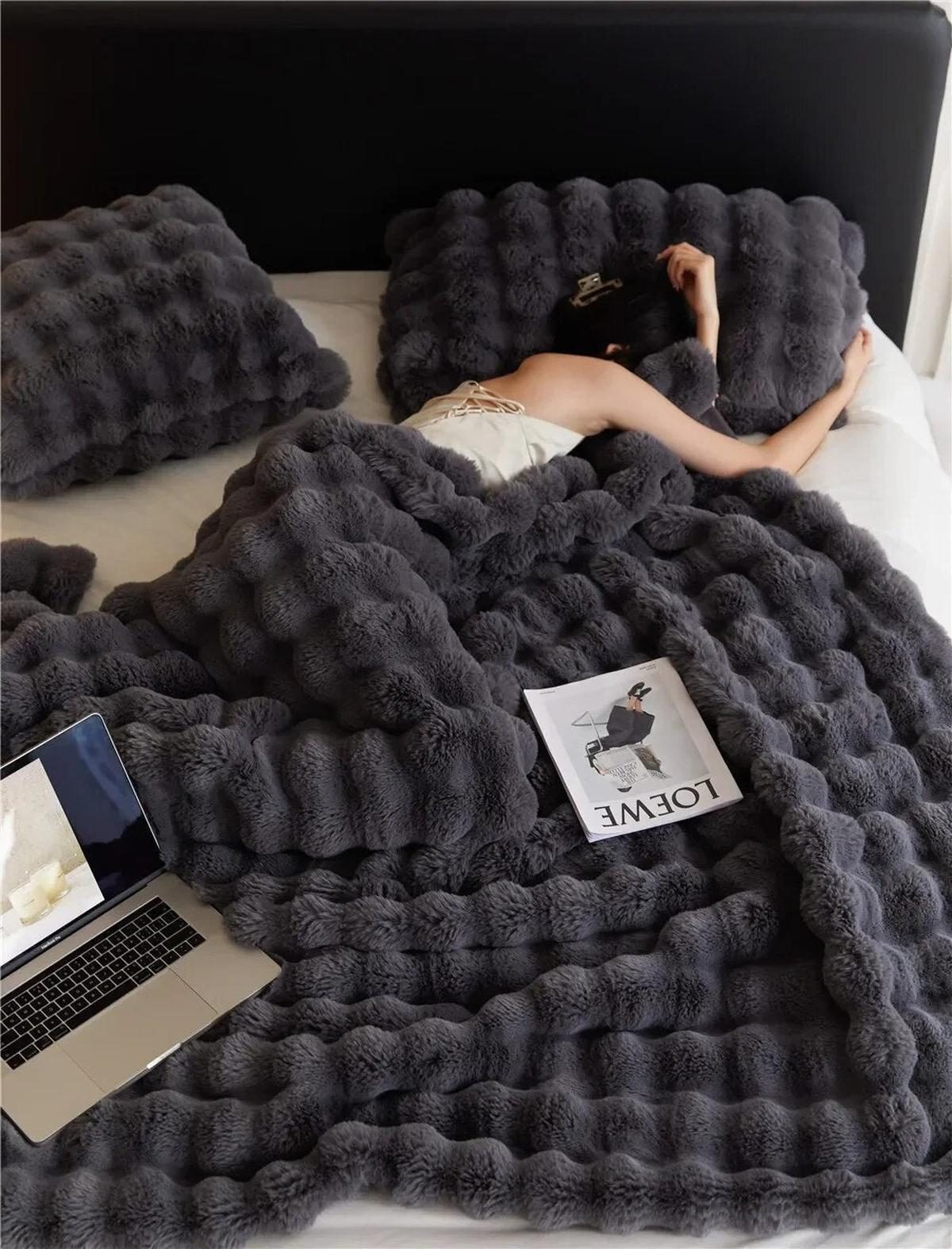 Zachte Pluche Deken Machinewasbaar Voor Warmte En Comfort Donkergrijs