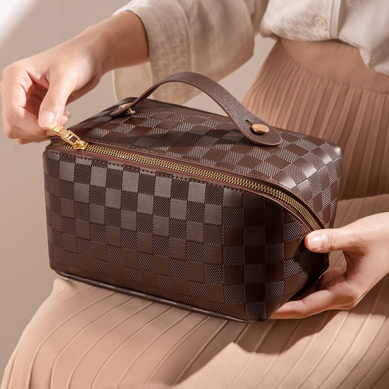 Luxe Geruite Make Up Tas Met Ruime Organisatie Voor Reis Bruin