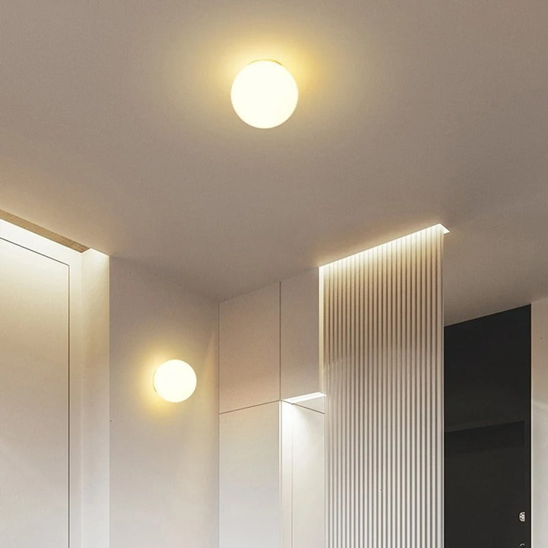 Stijlvolle Plafondlamp Met Witte Glazen Kap Voor Elke Ruimte