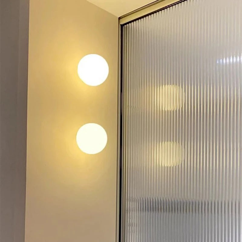 Stijlvolle Plafondlamp Met Witte Glazen Kap Voor Elke Ruimte