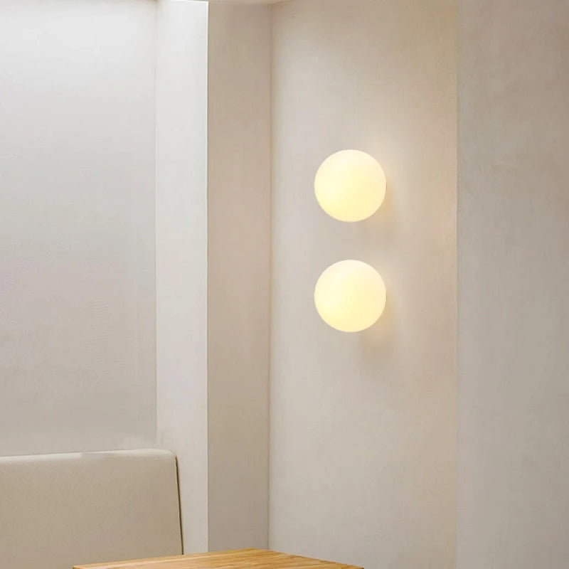 Stijlvolle Plafondlamp Met Witte Glazen Kap Voor Elke Ruimte