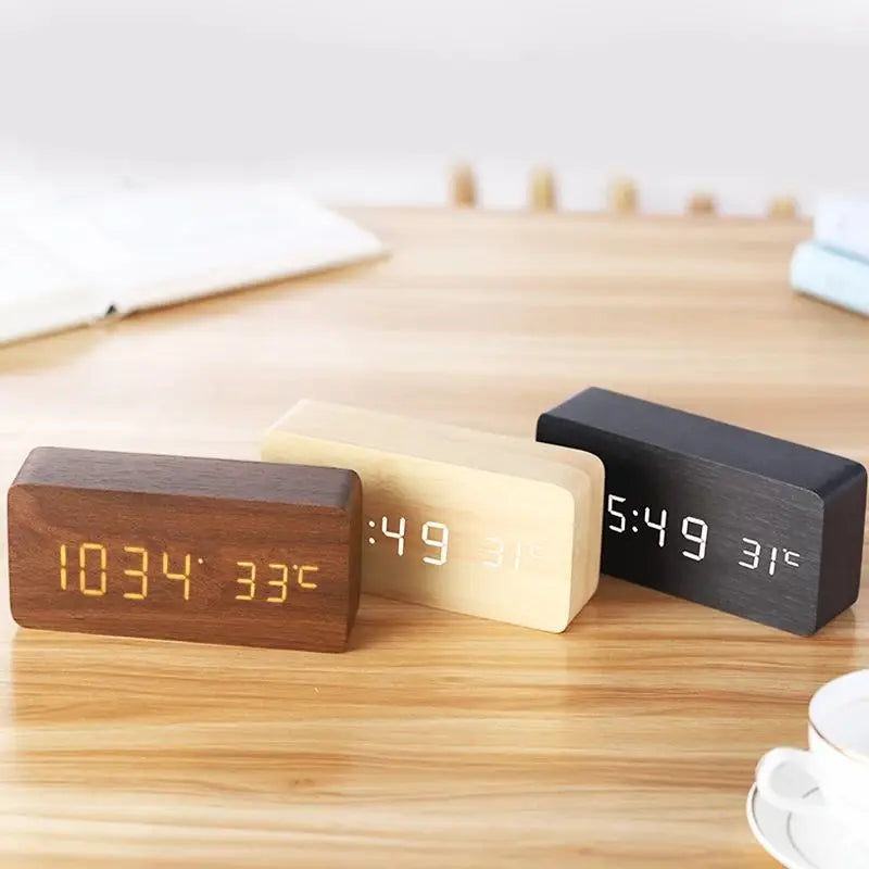 Digitale Houten Wekker Met LED Display En Modern Ontwerp