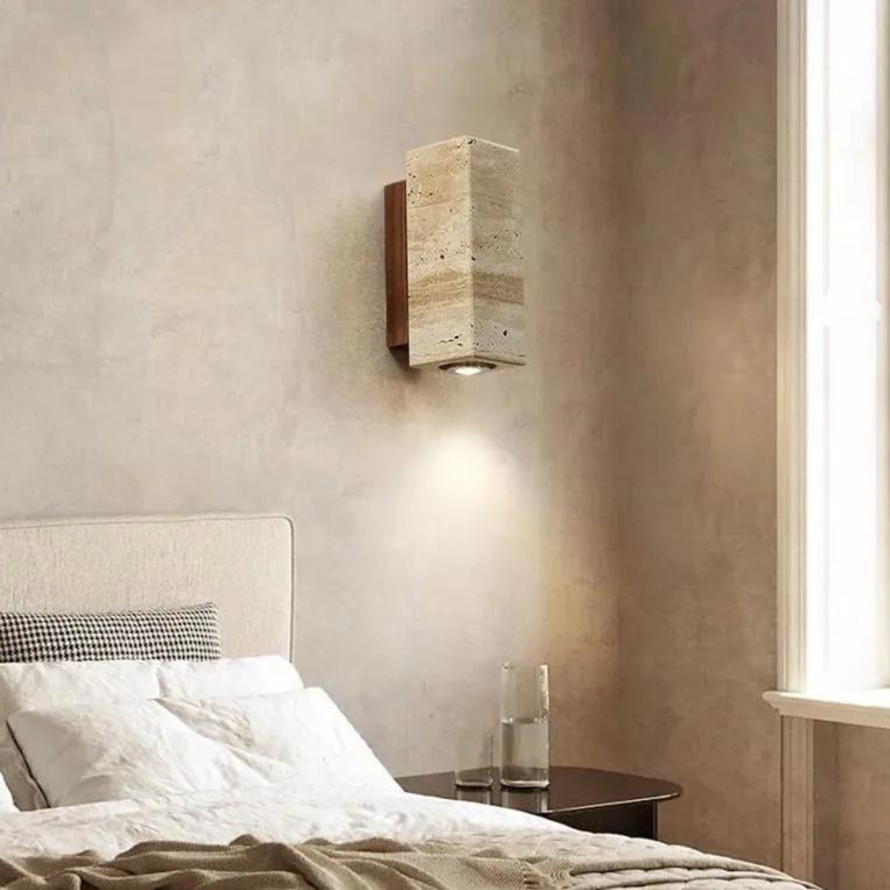 Japandi Wandlamp met Travertijn Afwerking en Minimalistisch Ontwerp