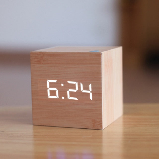 Digitale vierkant LED -wekker Hout en wit