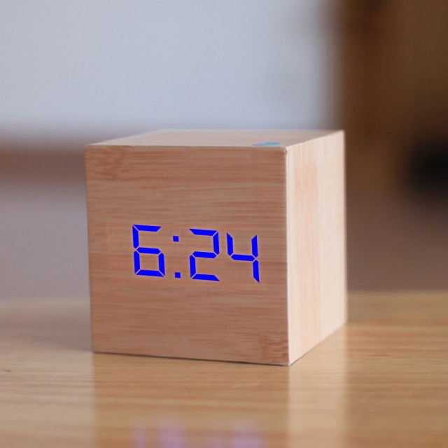 Digitale vierkant LED -wekker Hout en blauw