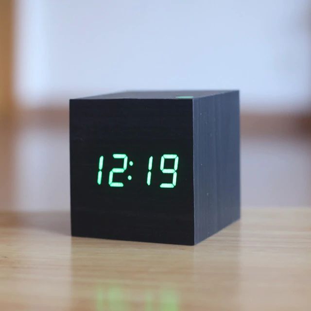 Kubus Digitale Tafelklok Voor Modern Interieur Zwart-groen