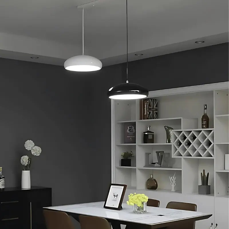 Fjordly - Zwarte Glazen Hanglamp met Elegante Uitstraling