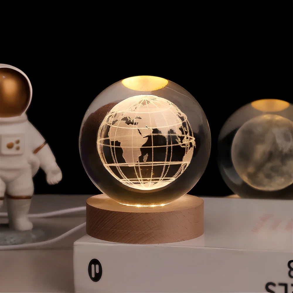 Solace - Kristallen Bal met 3D Gravure en Warm Wit Licht Earth