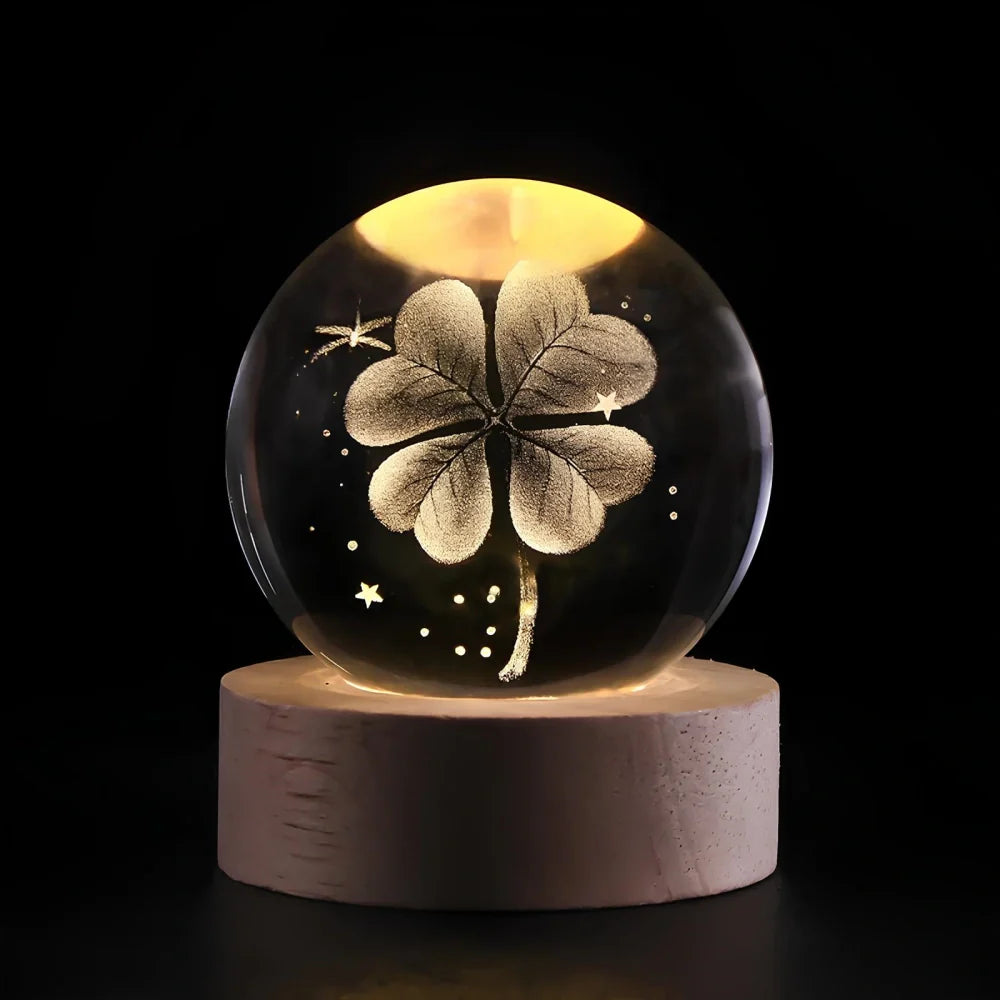 Solace - Kristallen Bal met 3D Gravure en Warm Wit Licht Lucky Charm