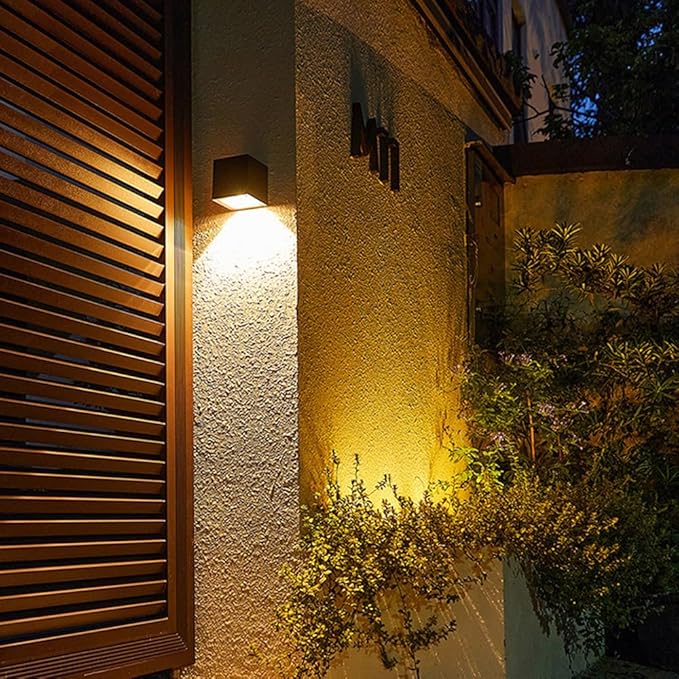 Luxe LED Solar Wandlamp Buiten Warm Licht Zwart Met Sensor