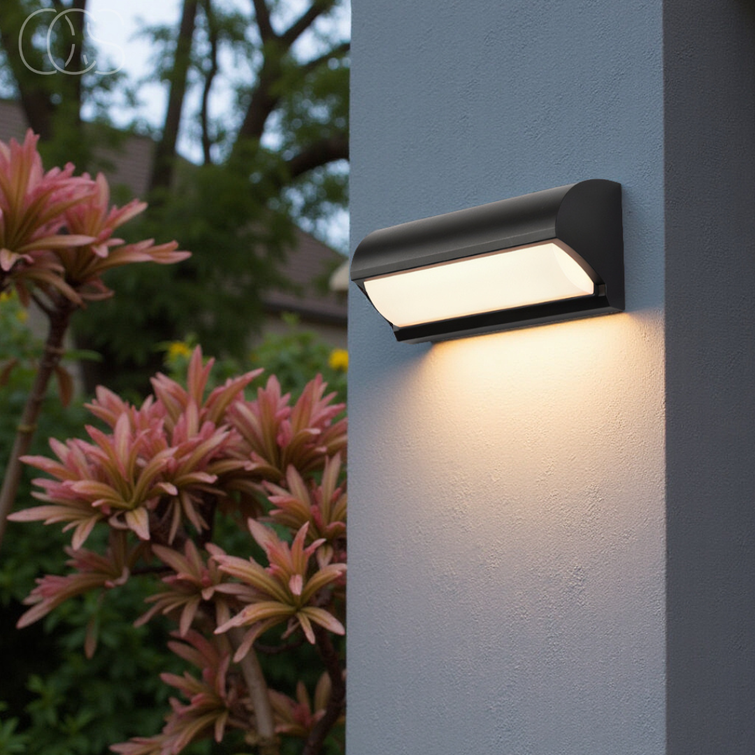 Zwart LED Buiten Wandlamp Strak Duurzaam Voor Tuin Sfeer