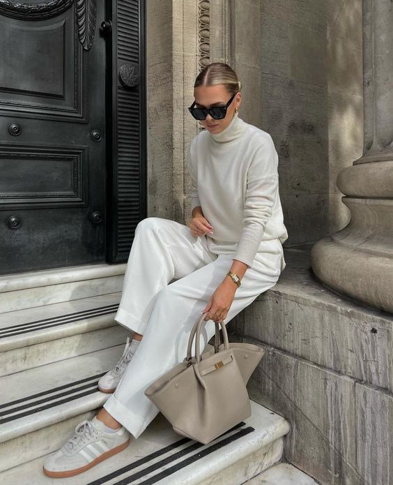 Avenari | Luxe Oversized Schoudertas met Gouden Sluiting