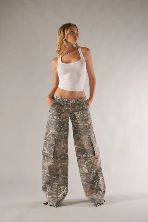 Rebelle Low Rise Cargo Broek Voor Dames Met Camouflageprint