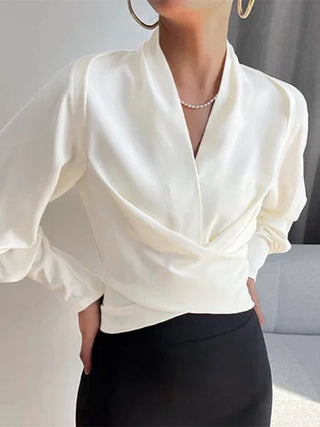 Damesblouses met V-hals en pofmouwen, flatterende taille, geschikt voor elke dag en feestjes. Wit