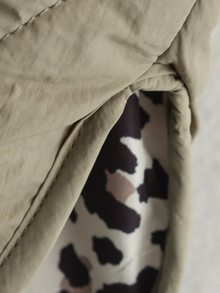 Tasana | Luxe Tussenjas met Trendy Stiksels - Luipaard Print