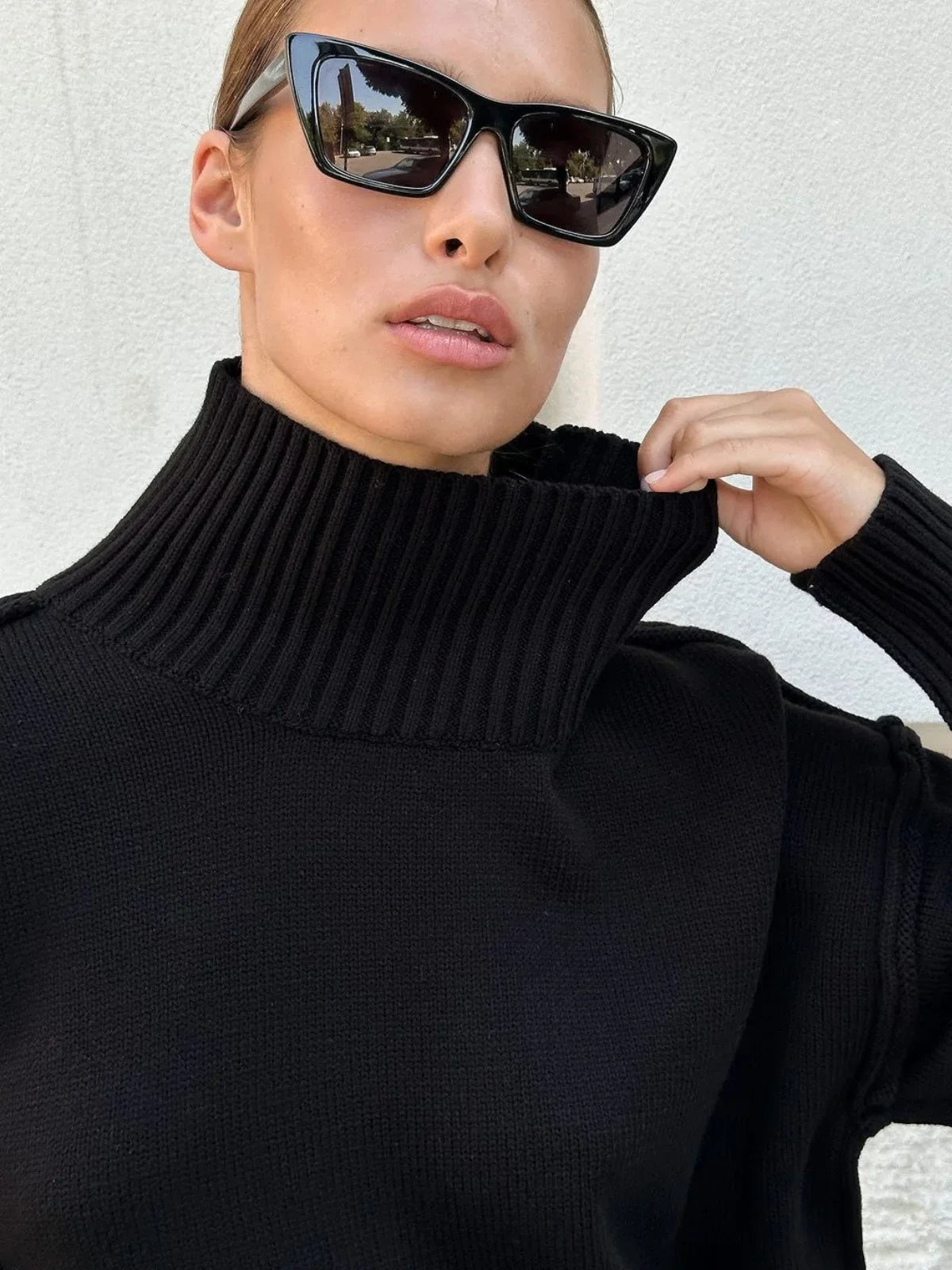 Zachte Gebreide Mock Neck Trui met Verlaagde Schouders sweater SEREIN