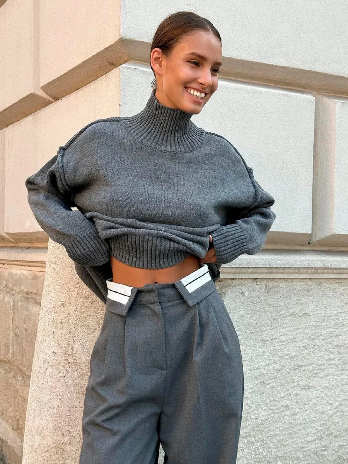 Zachte Gebreide Mock Neck Trui met Verlaagde Schouders sweater SEREIN