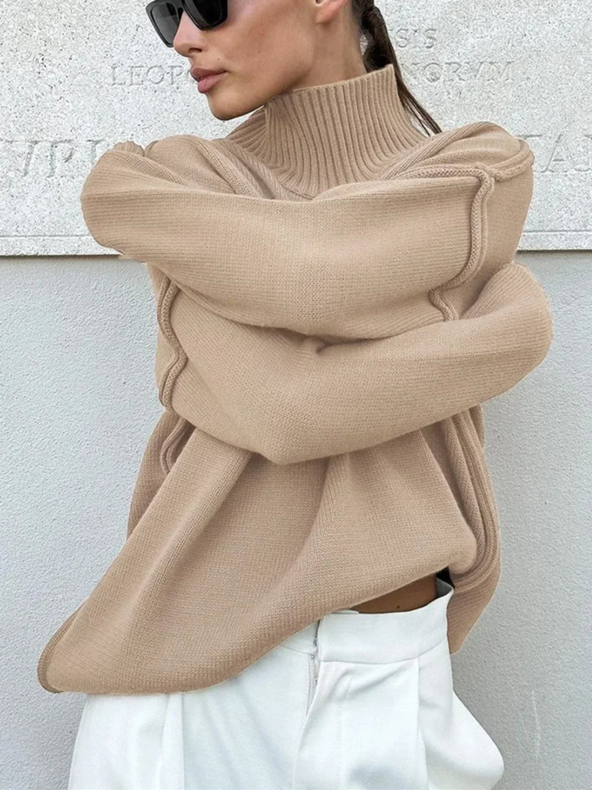 Zachte Gebreide Mock Neck Trui met Verlaagde Schouders sweater SEREIN