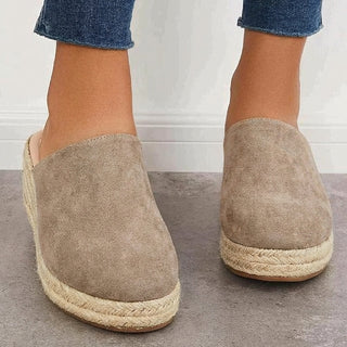Lumi | Espadrille muiltjes met sleehak voor dames – Elegant ontwerp met gesloten neus en verhoogde architectonische hak Bruin