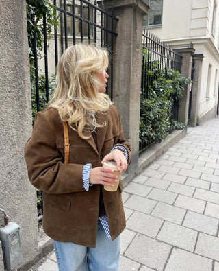 Maeve Suède Voorjaarsjas voor Dames met Lichtgewicht Ademend Ontwerp en Tijdloze Stijl Bruin