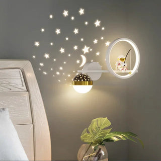 Moderne Kinderwandlamp Met Zachte Verlichting Voor Kinderen Wit links Drie kleuren
