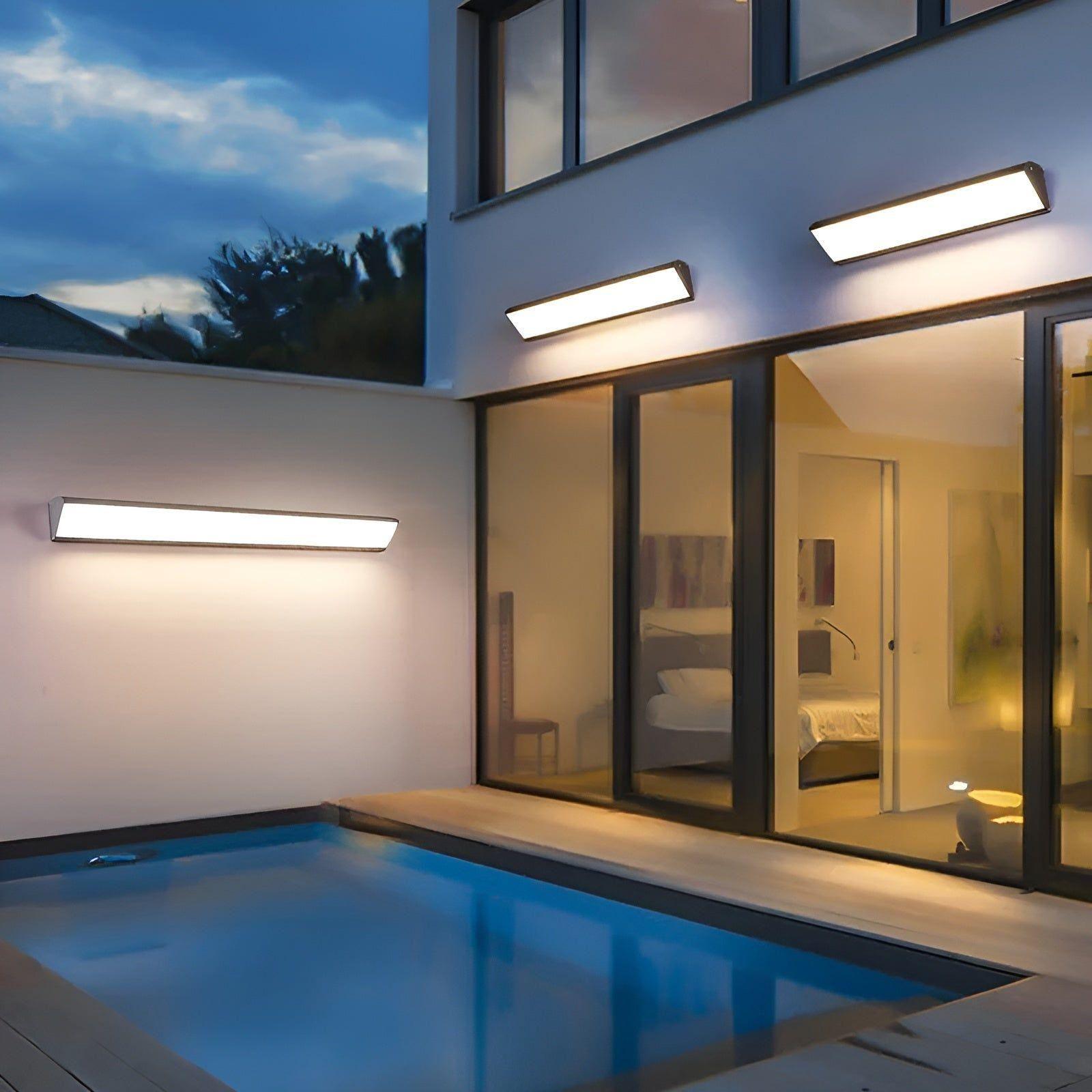 Waterdichte LED Wandlamp Ultraglow voor Binnen en Buiten – Energiezuinig Muurlamp met Lange Strepen Zwart lichaam