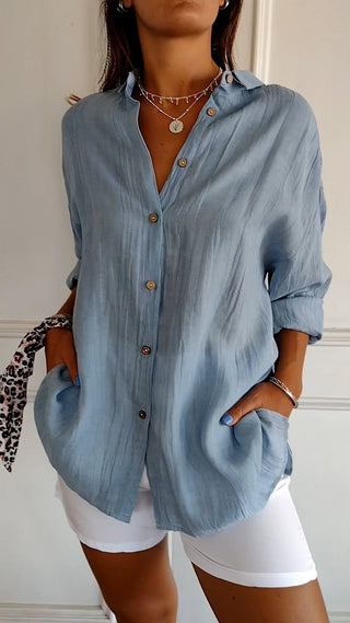 Pamelo | Zomerblouse voor dames met lange mouwen – Luchtige linnen-zijdemix, architectonische draperie en Scandinavische kustpracht blauw