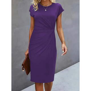 Parsha | Damesjurk met korte mouwen en plooien – Sculpturaal silhouet, getailleerde elegantie en Scandinavische, grootstedelijke gratie violetblauw