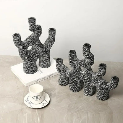 Koraal Kandelaarhouder van Duurzaam Cement met Abstract Ontwerp