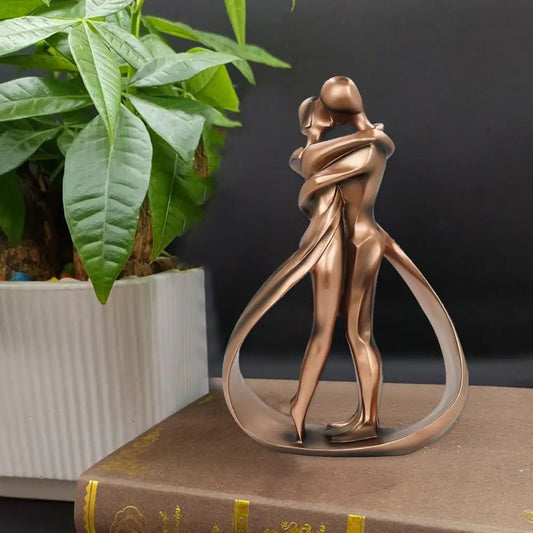 Decoratief Beeldhouwwerk Van Omhelzende Figuren Elegante Default