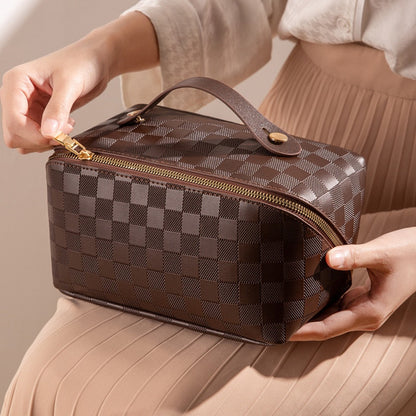 Luxe Geruite Make Up Tas Met Ruime Organisatie Voor Reis Bruin