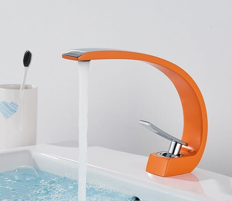 Moderne Gebogen Flow Armatuur Voor Bad En Keuken Oranje Chroom