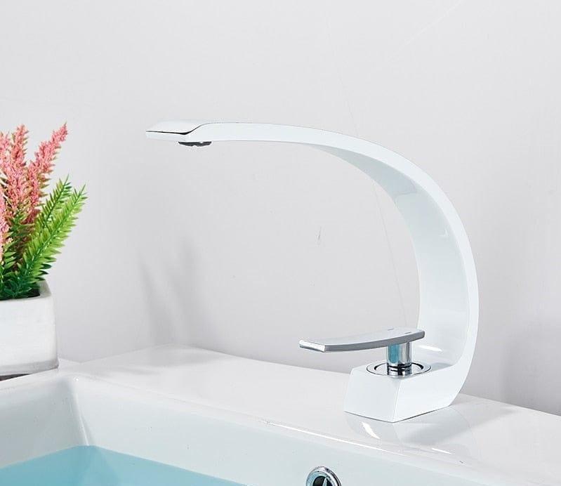 Moderne Gebogen Flow Armatuur Voor Bad En Keuken Wit Chroom