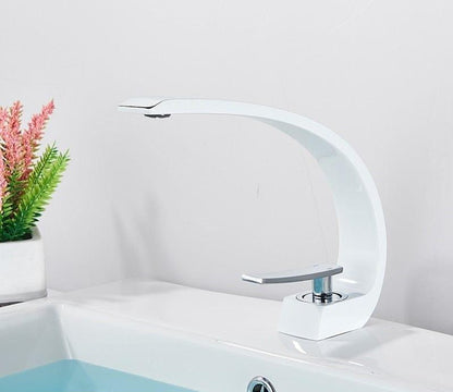 Moderne Gebogen Flow Armatuur Voor Bad En Keuken Wit Chroom