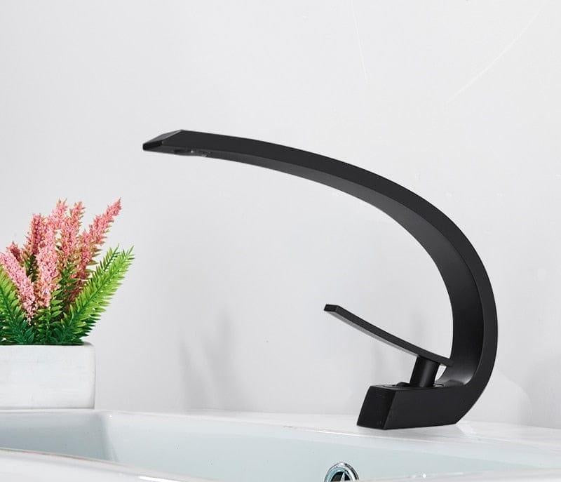 Moderne Gebogen Flow Armatuur Voor Bad En Keuken Mat Zwart