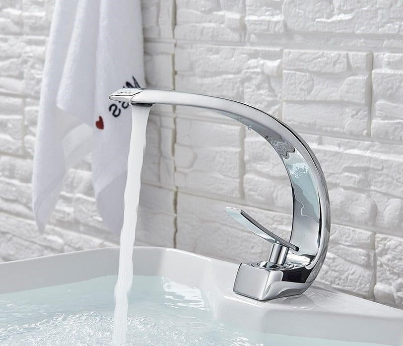Moderne Gebogen Flow Armatuur Voor Bad En Keuken Chroom