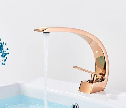 Moderne Gebogen Flow Armatuur Voor Bad En Keuken Roségoud