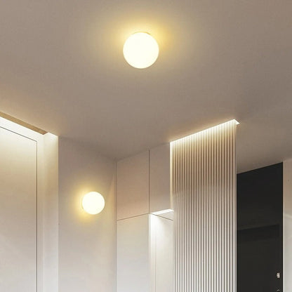 Stijlvolle Plafondlamp Met Witte Glazen Kap Voor Elke Ruimte