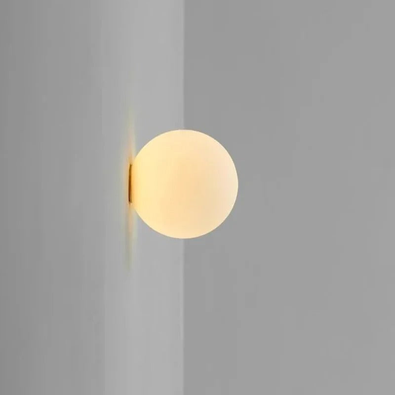Stijlvolle Plafondlamp Met Witte Glazen Kap Voor Elke Ruimte