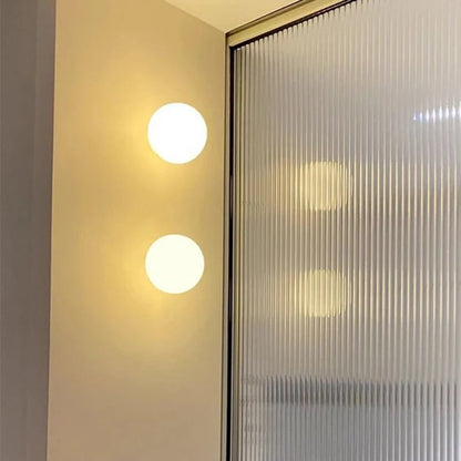 Stijlvolle Plafondlamp Met Witte Glazen Kap Voor Elke Ruimte