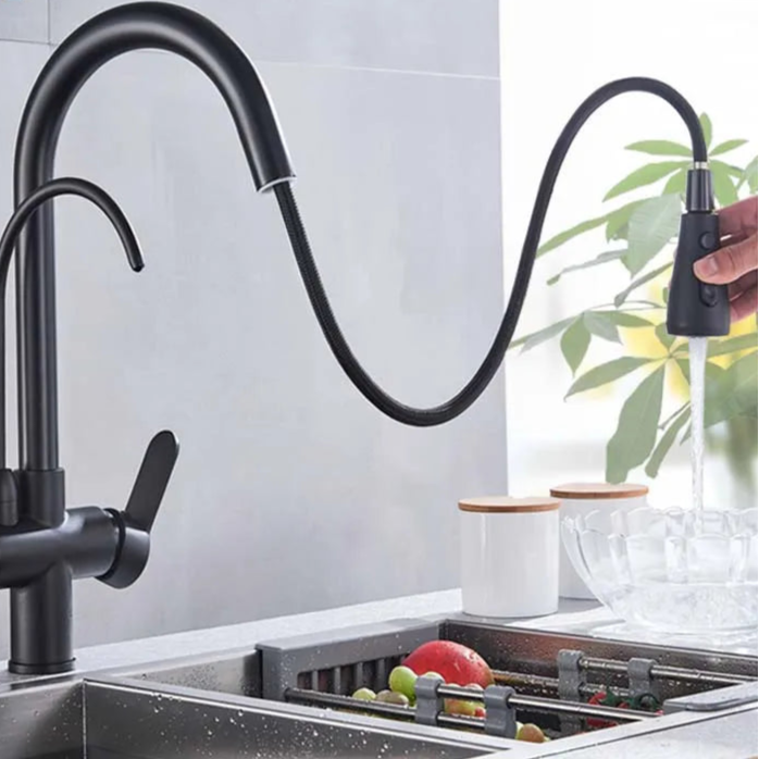 Zwarte Keukenkraan met 360 Draaibare Uitloop en Uittrekbare Sprayer