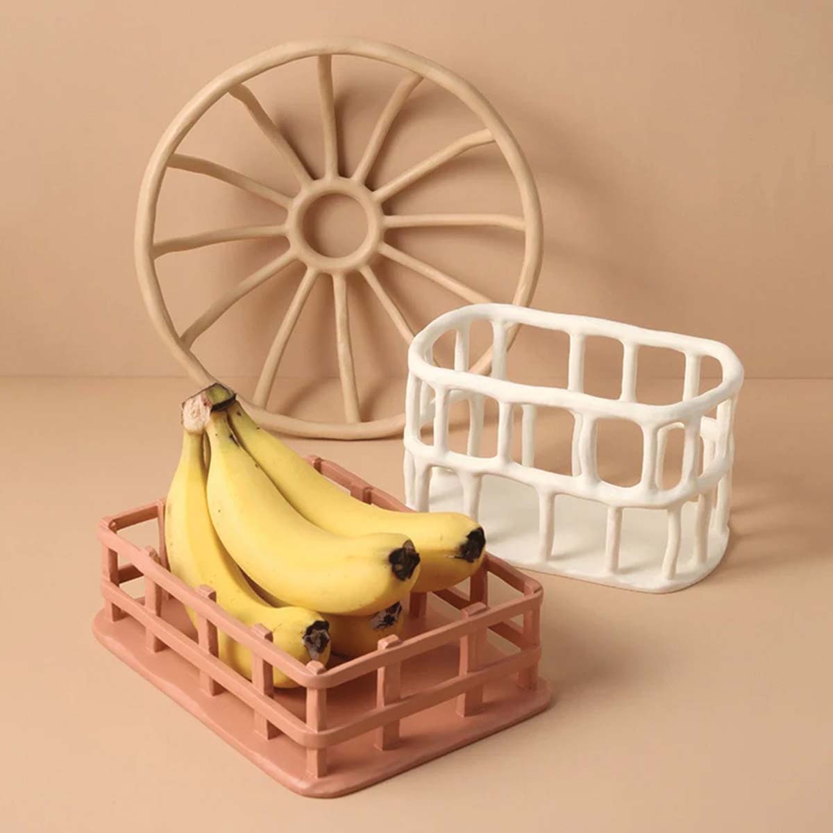 Fruit schaal in hars, gesculptureerd