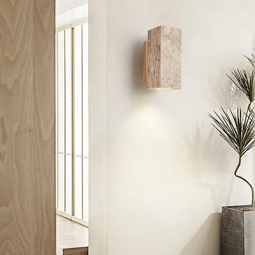 Japandi Wandlamp met Travertijn Afwerking en Minimalistisch Ontwerp