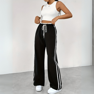 Trendy sportbroek met wijde pijpen en hoge taille voor een relaxte stijl en comfort. Zwart