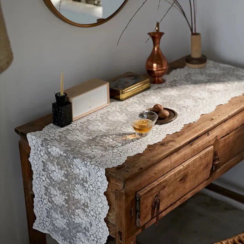 Vintage Witte Kanten Tafelloper Voor Feestelijke Gelegenheden