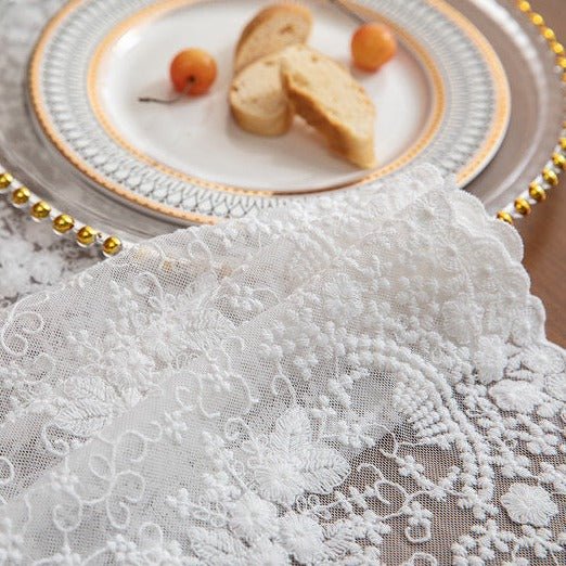 Vintage Witte Kanten Tafelloper Voor Feestelijke Gelegenheden